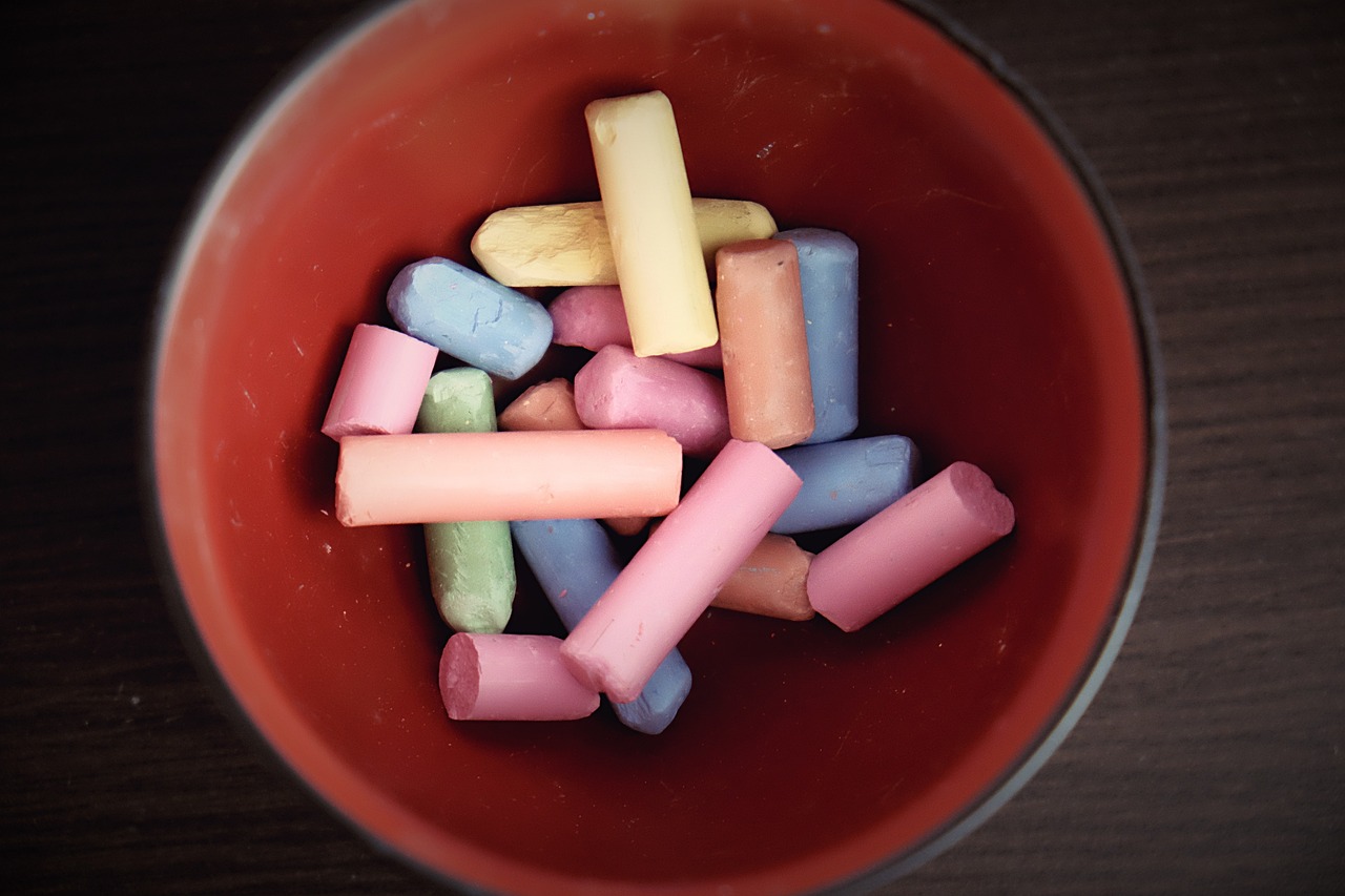 粉筆，塑造知識的神奇工具之力量