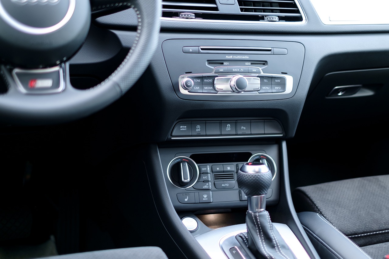 奧迪發(fā)動機護板的專業(yè)解析與應用探討