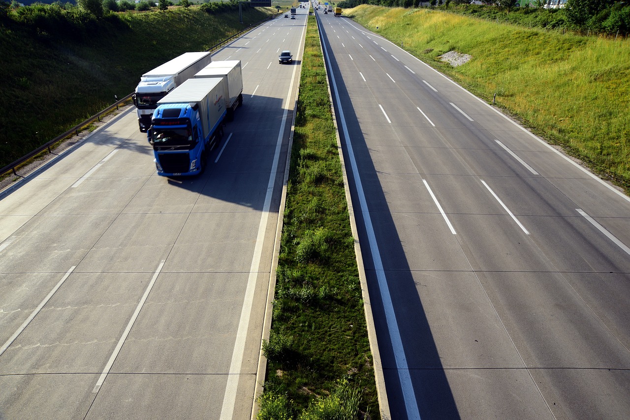 最新飛車(chē)卡車(chē)版，速度與力量的極致融合