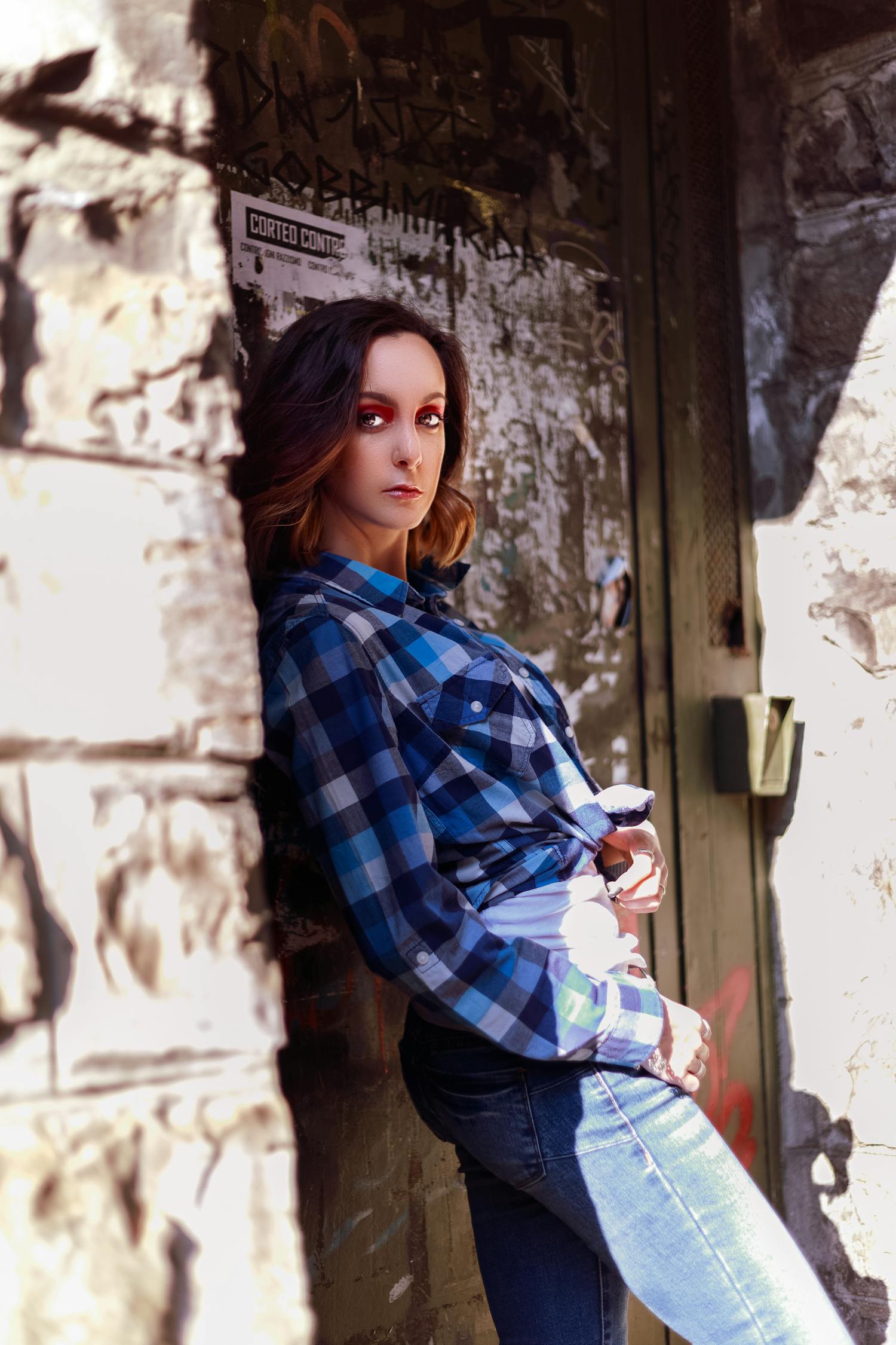 周冬雨新造型引領(lǐng)潮流風(fēng)尚，時尚先鋒展現(xiàn)獨特魅力