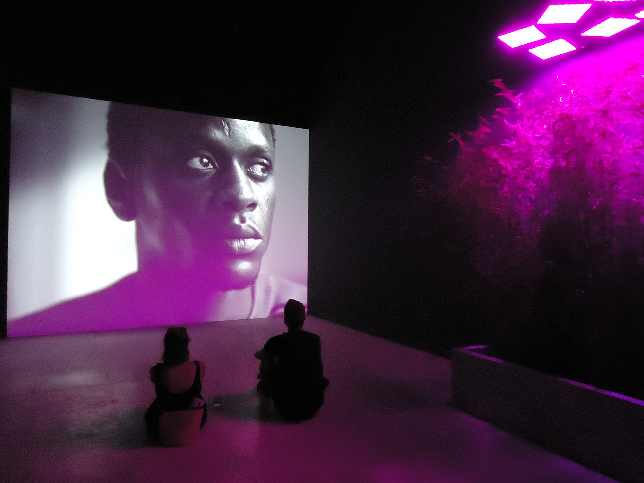 關于成人電影中絲襪的文化意義與藝術(shù)探討（敏感內(nèi)容提示）